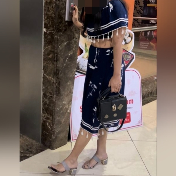 Vintage look box sling bag - Picture 3 of 10